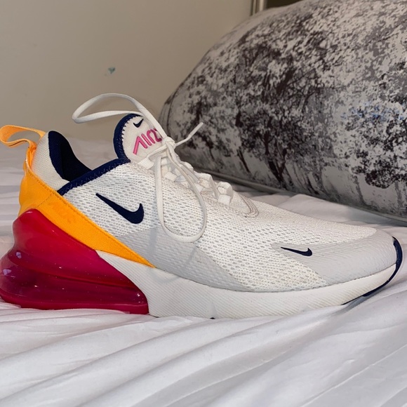 Nike Shoes - NIKE AirMax 270